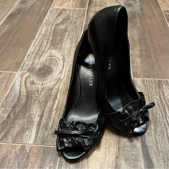 Jeffery Tyler Black Heels - Picture 2 of 6